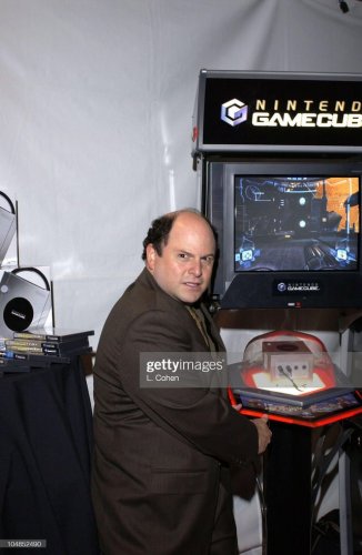 jason-alexander-playing-gamecube-backstage-at-the-2003-v0-tmzmqpu63v9a1.jpg