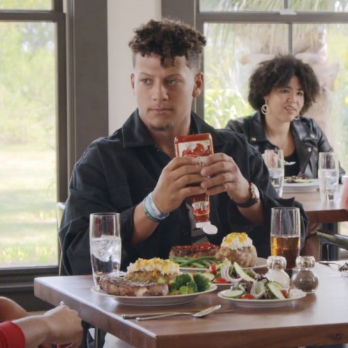 mahomes-state-farm-steak.jpg